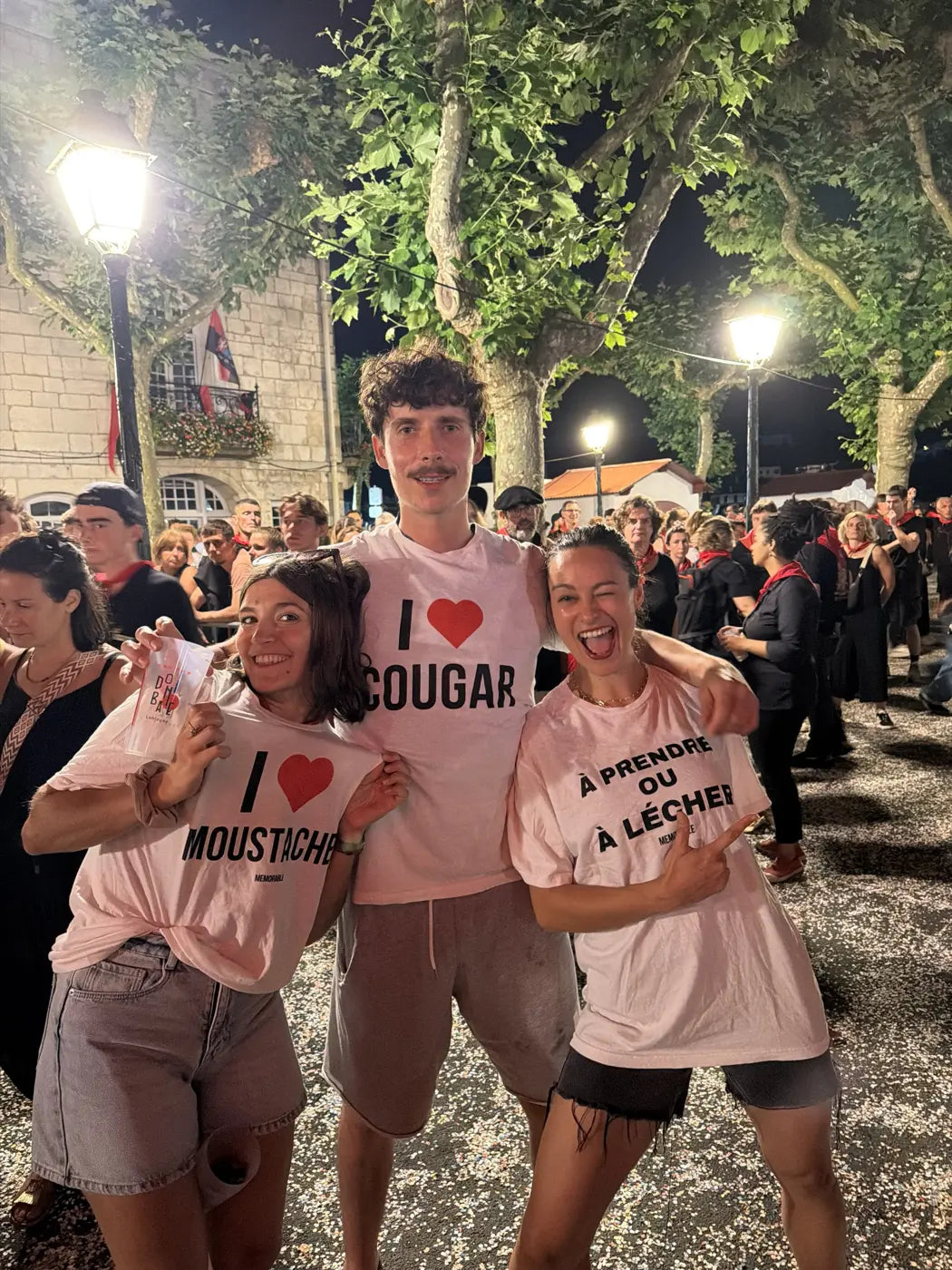 En t-shirts Memorable pendant les fêtes de Saint-Jean-de-Luz
